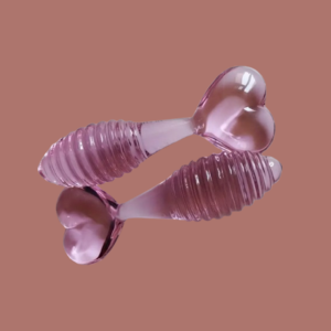 Plug de cristal acanalado base en forma de corazon